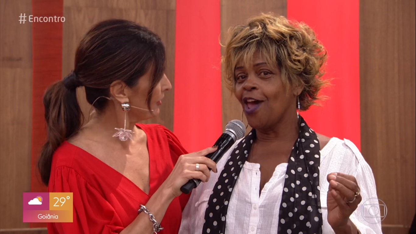 Lígia participou do Encontro e soltou versinho picante para o marido
