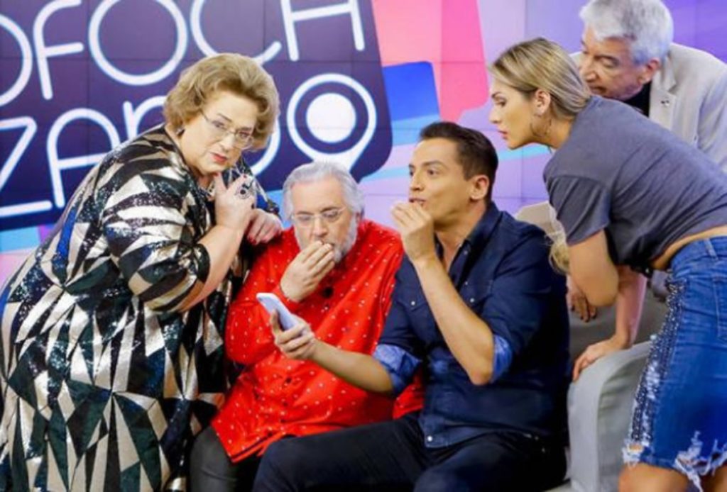 Mamma Bruschetta, Leão Lobo, Leo Dias, Décio Piccinini e Lívia Andrade, apresentadores do Fofocalizando
