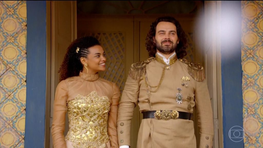 Maria Cesária (Lucy Ramos) e Rei Augusto (Carmo Dalla Vecchia) em Cordel Encantado