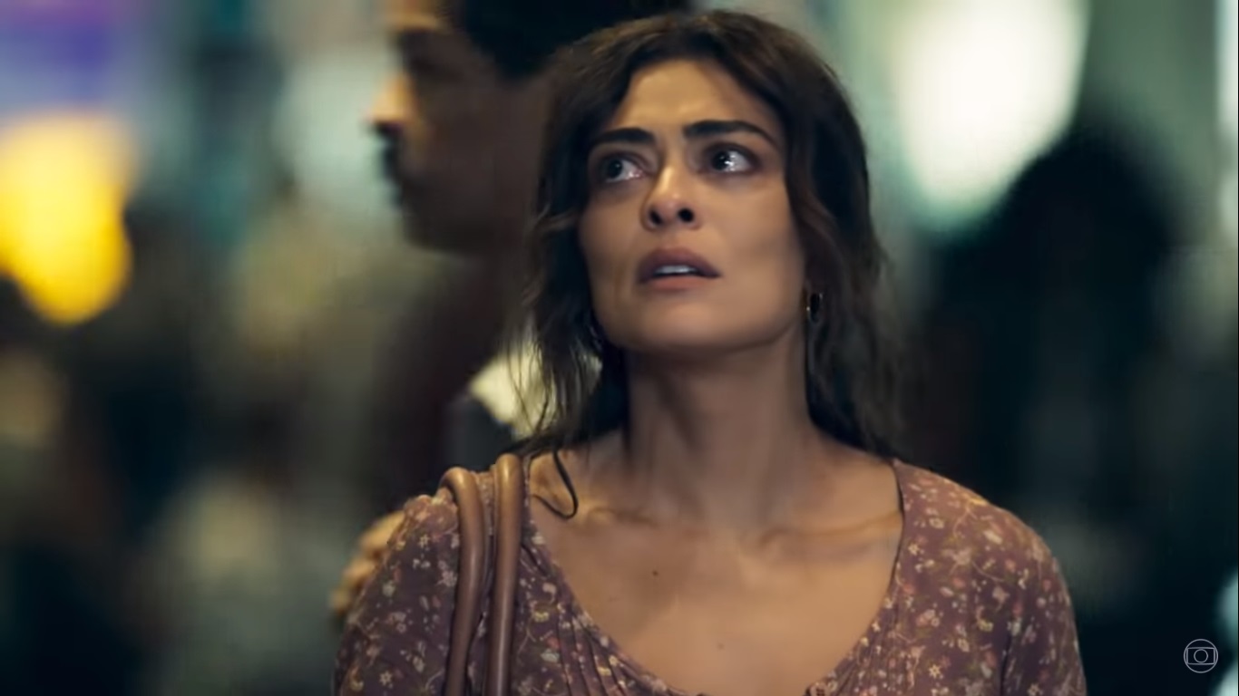 Maria da Paz (Juliana Paes) chegando em São Paulo