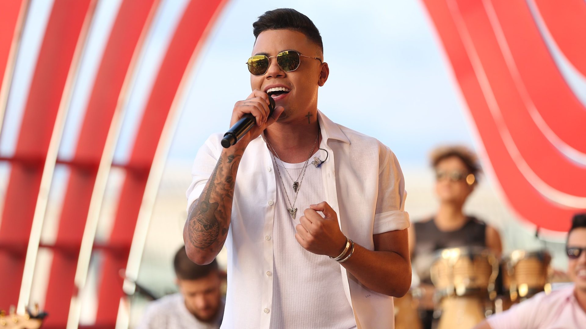 Música na Band exibe show de Felipe Araújo