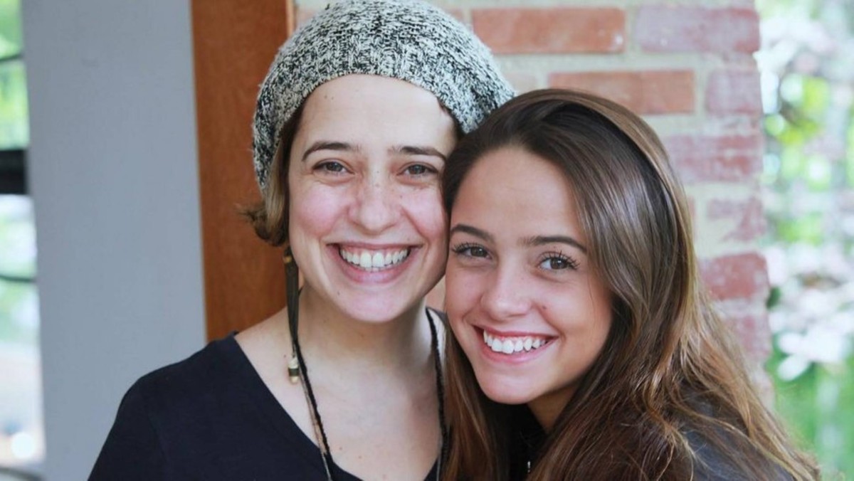 Paloma Duarte e a filha, Clara Duarte; ambas estão em Malhação - Toda Forma de Amar