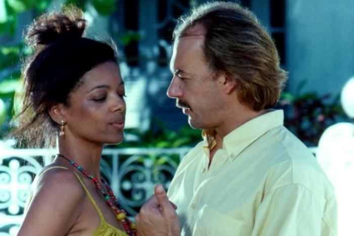 Márcia (Maria Ceiça) e Wilson (Paulo César Grande) em Por Amor (Arley Alves/Divulgação/TV Globo)