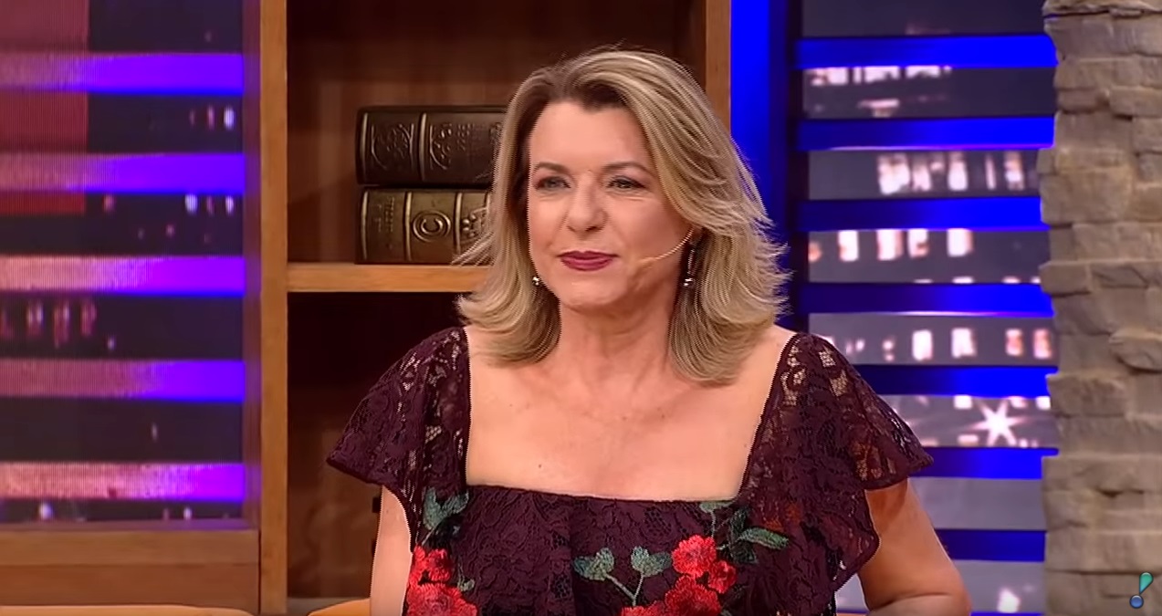 Olga Bongiovanni em seu programa na RedeTV!: sai do ar para dar lugar para Alerta Brasil, de Sikera Jr (Reprodução: RedeTV!)