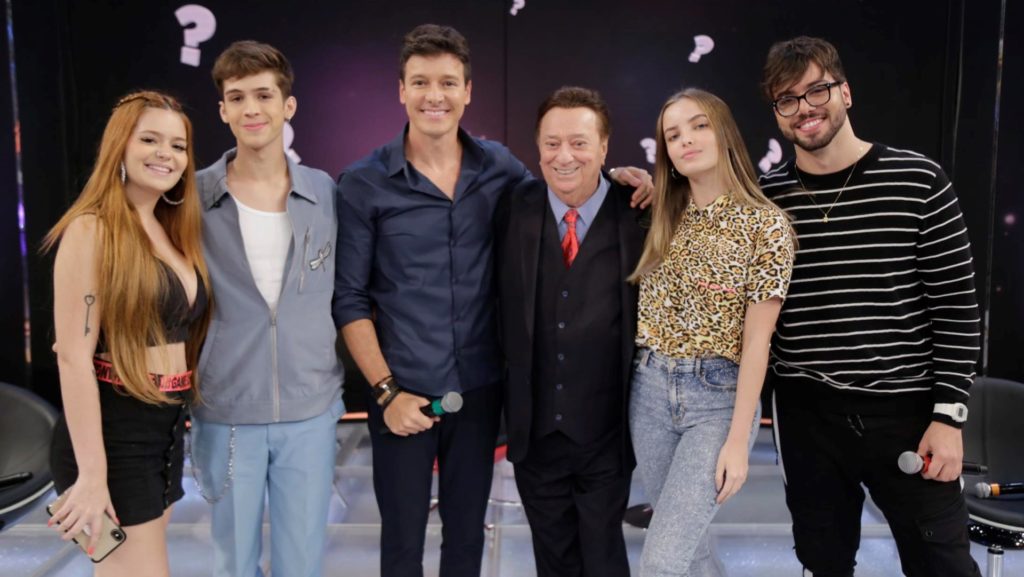 Rodrigo Faro participa do quadro Os Youtubers Querem Saber do Programa Raul Gil