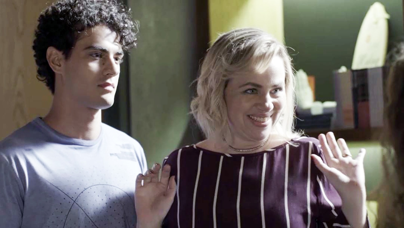 Regina (Karine Teles), Guga (Pedro Alves) e Rita (Alanis Guillen) em Malhação