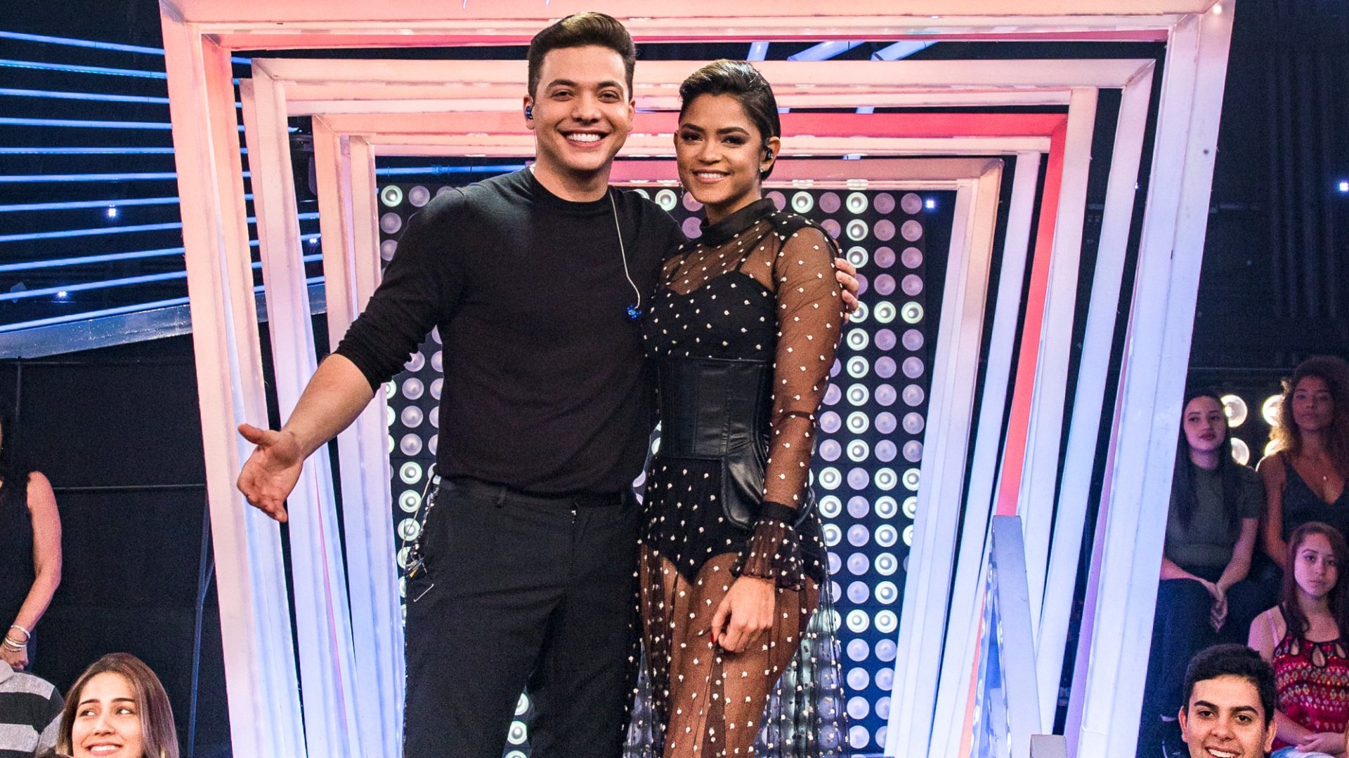 Wesley Safadão e Lucy Alves estreiam como apresentadores do SóTocaTop
