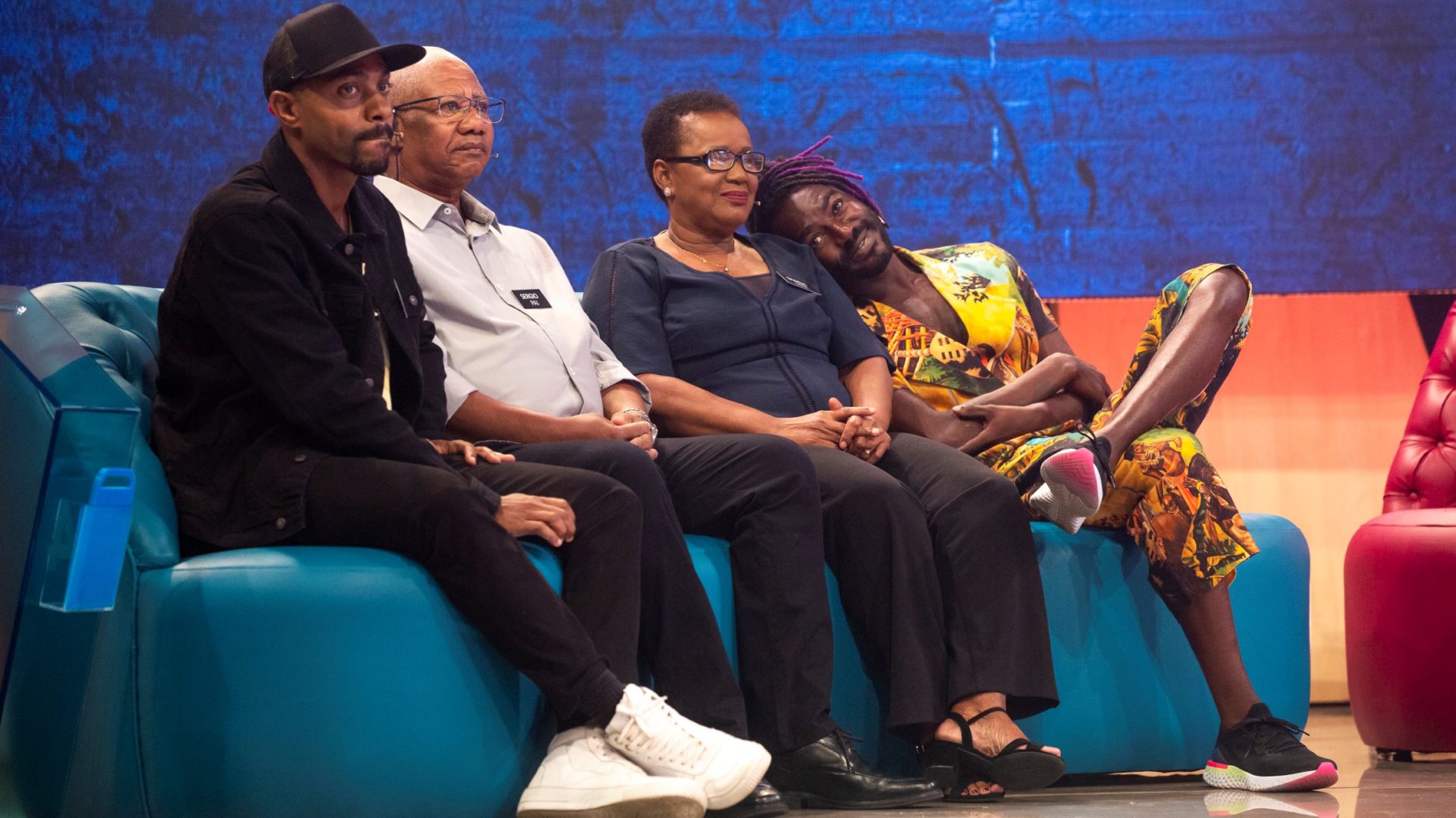 Jonathan Azevedo e família no palco do programa Tamanho em Família