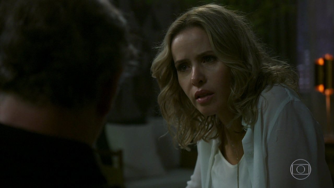 Teresa (Leona Cavalli) em Órfãos da Terra