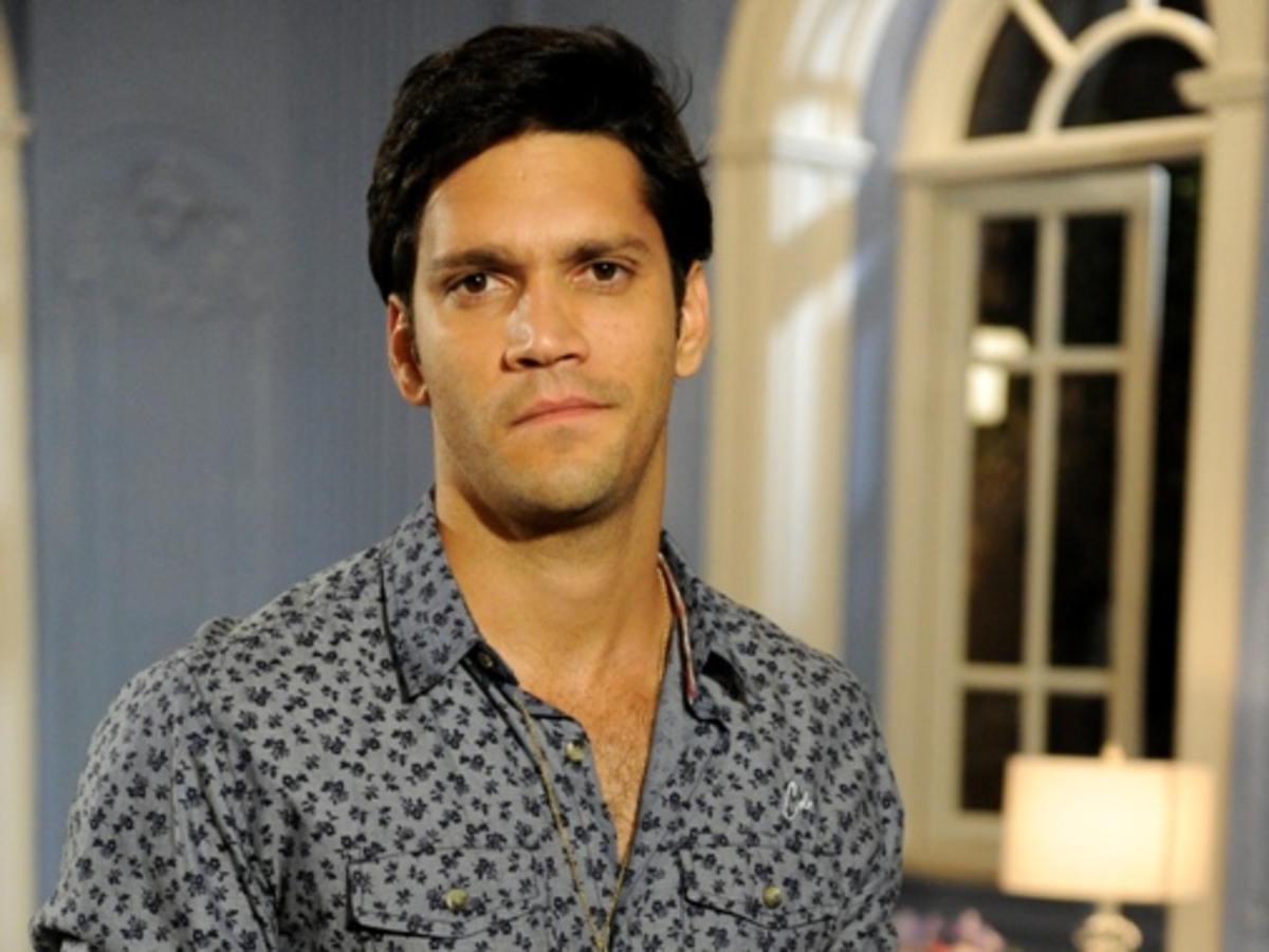 Thales (Armando Babaioff) de Tititi