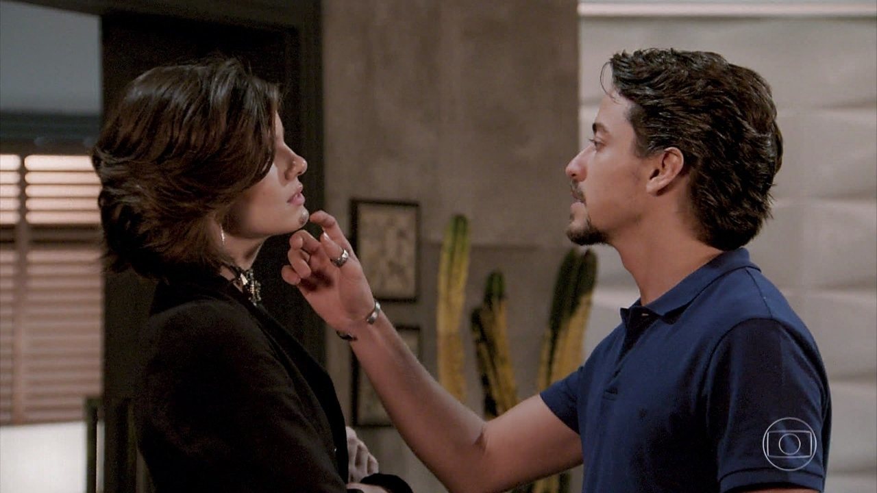 Vanessa (Camila Queiroz) e Jerônimo (Jesuíta Barbosa) em Verão 90