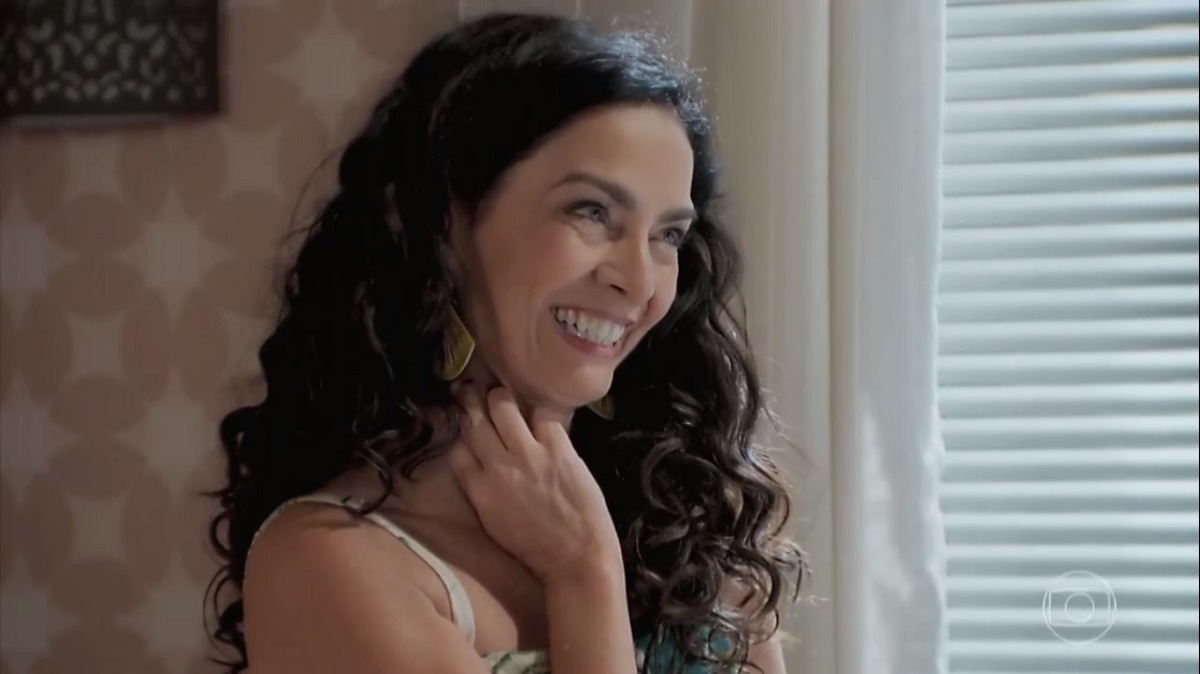 Cláudia Ohana vive Janice em Verão 90 (Reprodução/TV Globo)