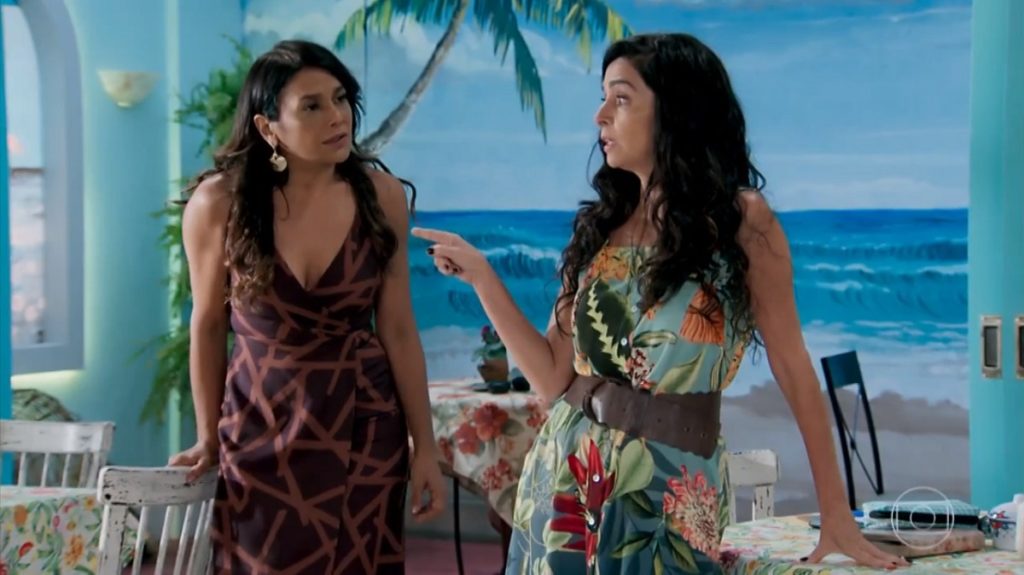 As irmãs Janaína (Dira Paes) e Janice (Cláudia Ohana) em Verão 90 (Reprodução/TV Globo)