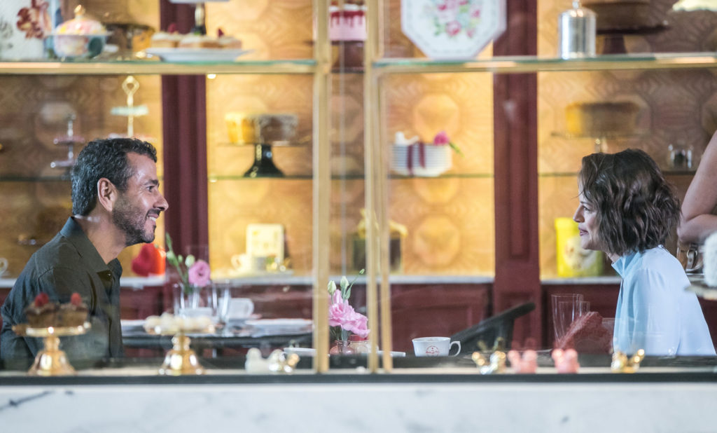 Amadeu (Marcos Palmeira) conhece Josiane (Agatha Moreira) em A Dona do Pedaço