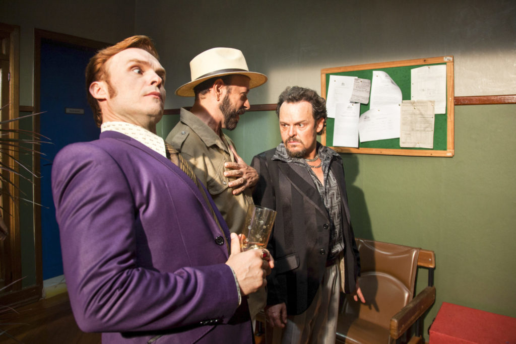 Jujuba (Gustavo Falcão), Lindoso (Carri Costa), Olegário (Matheus Nachtergaele) em Cine Holliúdy