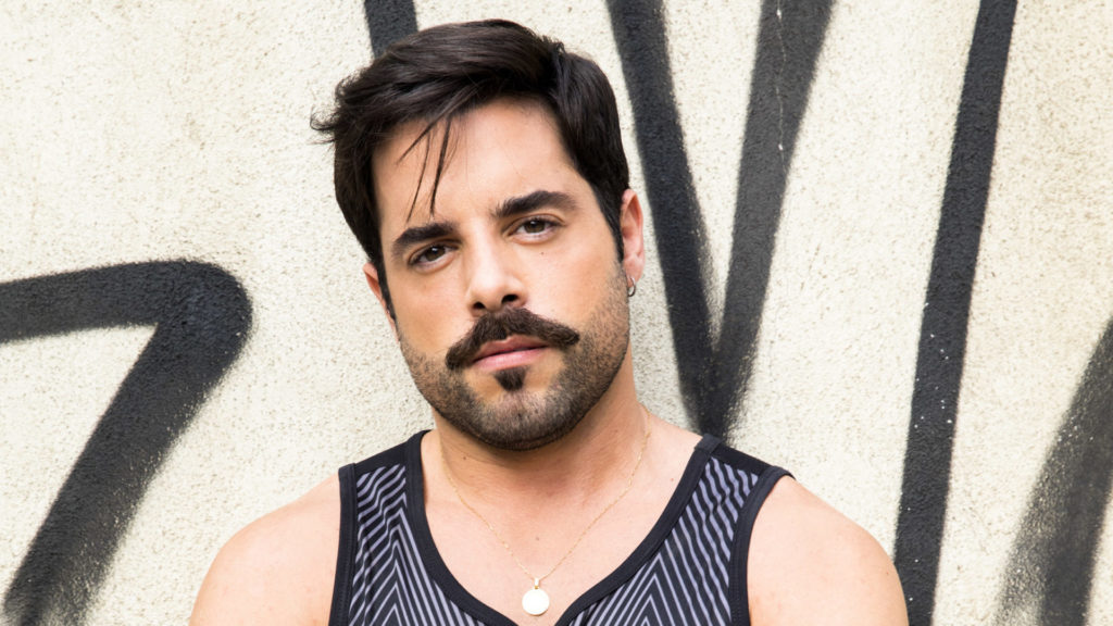 Abel (Pedro Carvalho) em A Dona do Pedaço