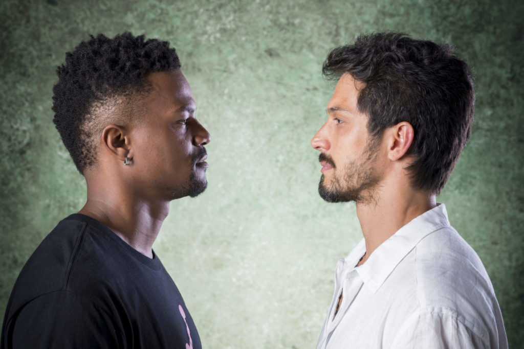 Ramon (David Junior) e Marcos (Romulo Estrela) em Bom Sucesso