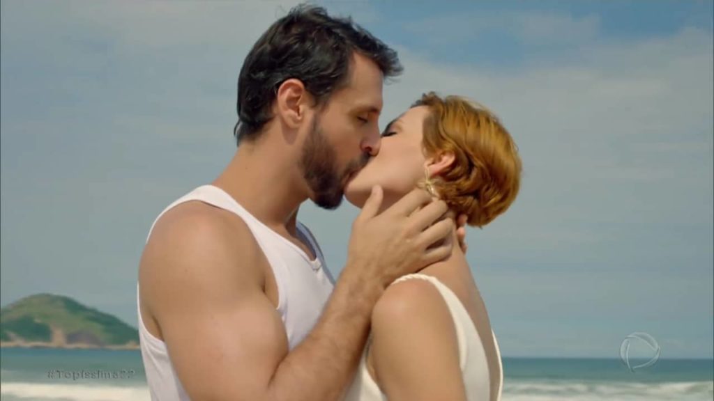 Sophia e Antonio iniciam namoro em Topíssima