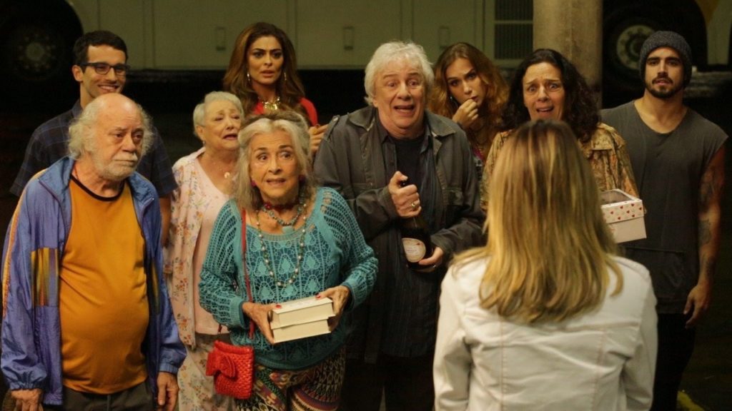 A família de Rock recebendo Britney (Glamour Garcia) na rodoviária