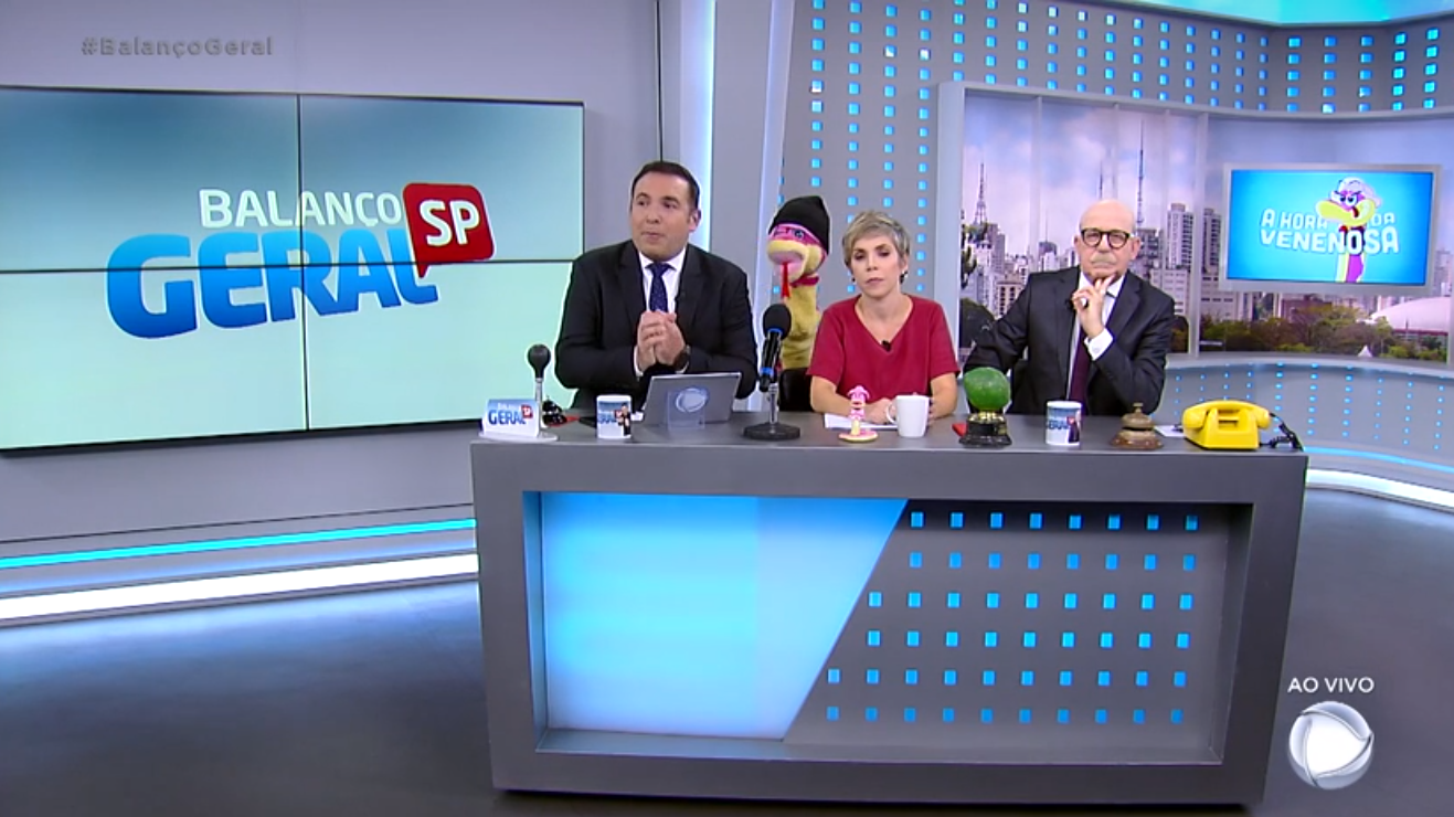 Keila Jimenez na bancada do quadro A Hora da Venenosa