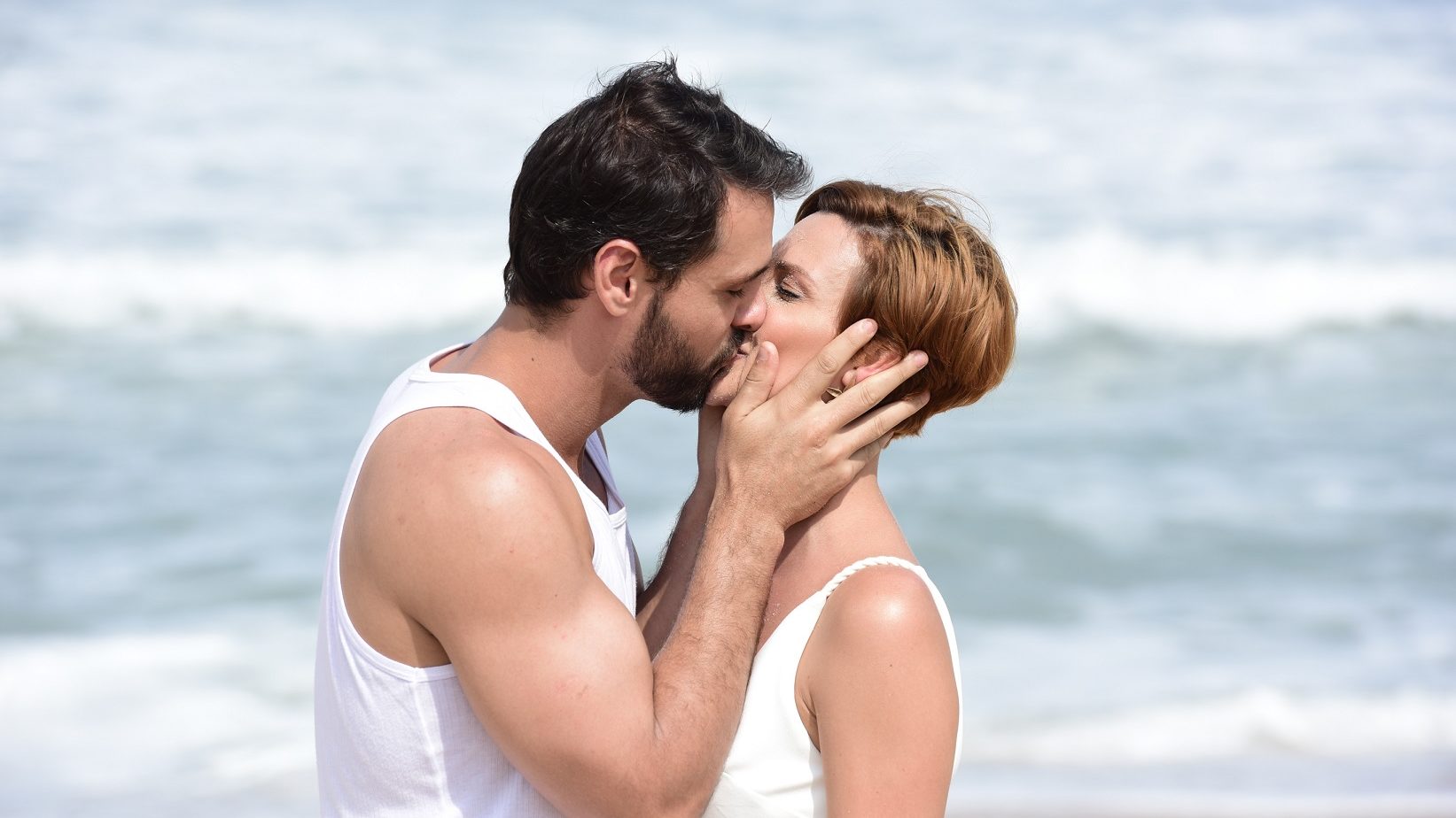 Antonio (Felipe Cunha) pede Sophia