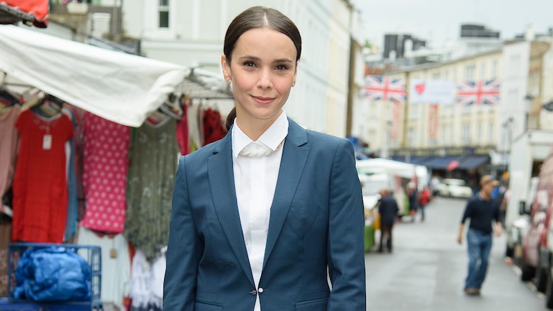 Debora Falabella participa da première da série Aruanas