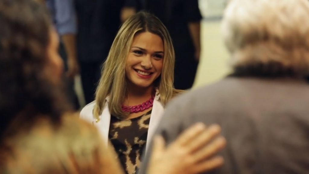 Aos 30 anos, Glamour Garcia vira sensação na internet ao interpretar a personagem Britney em A Dona do Pedaço (Reprodução: TV Globo)