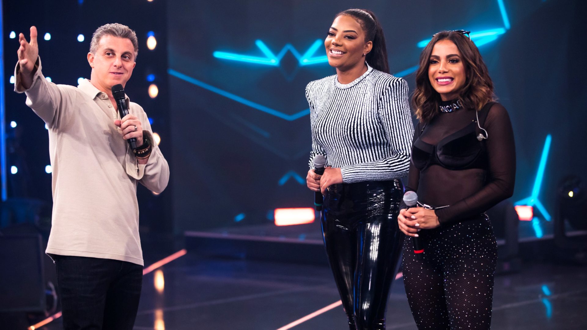 Anitta e Ludmilla se apresentam no Caldeirão do Huck