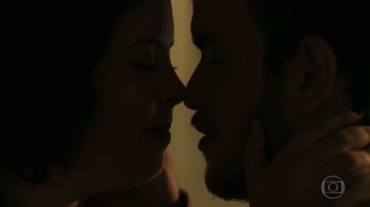 Cibele (Guilhermina Libânio) e Davi (Vitor Thiré), de Órfãos da Terra