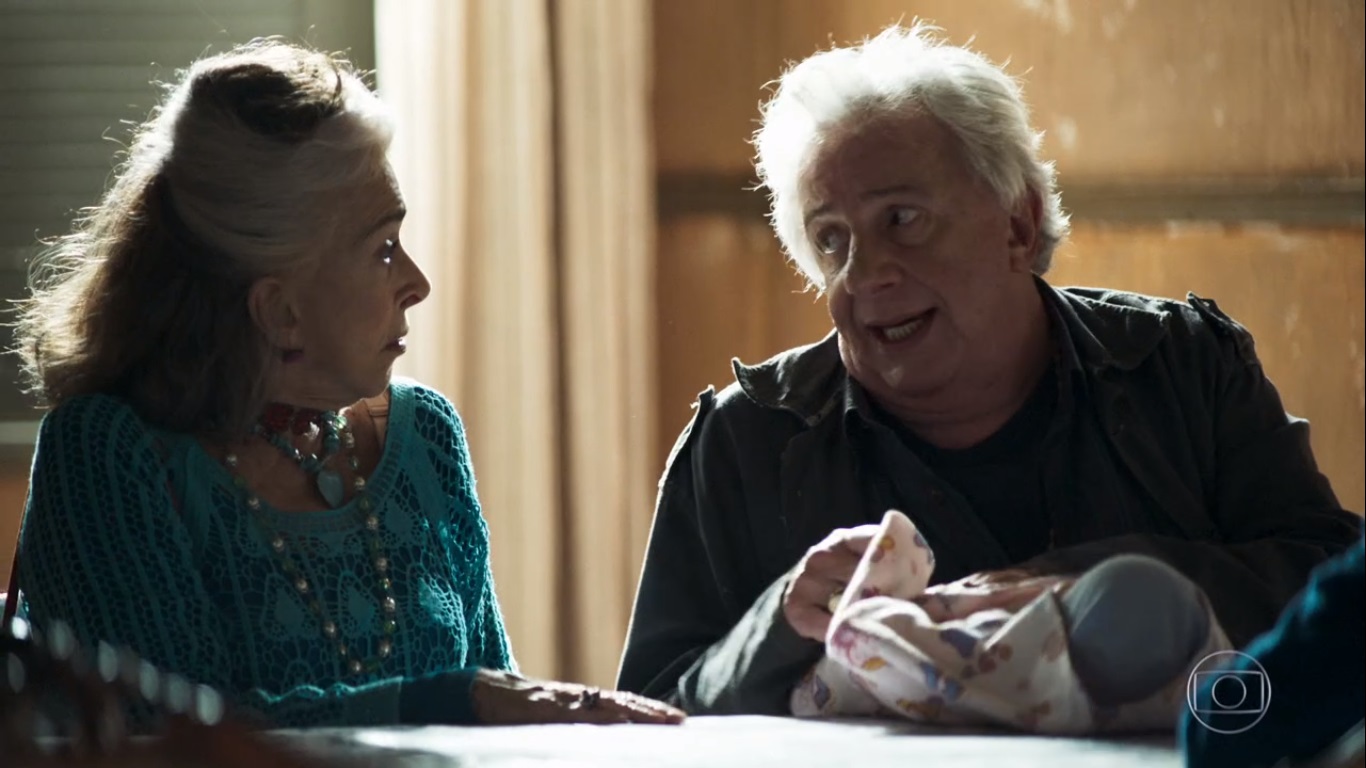 Cornélia (Betty Faria) e Eusbébio (Marco Nanini) em A Dona do Pedaço