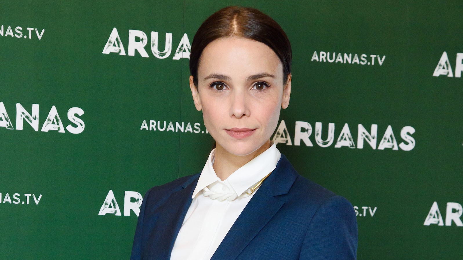 Debora Falabella participa da première da série Aruanas