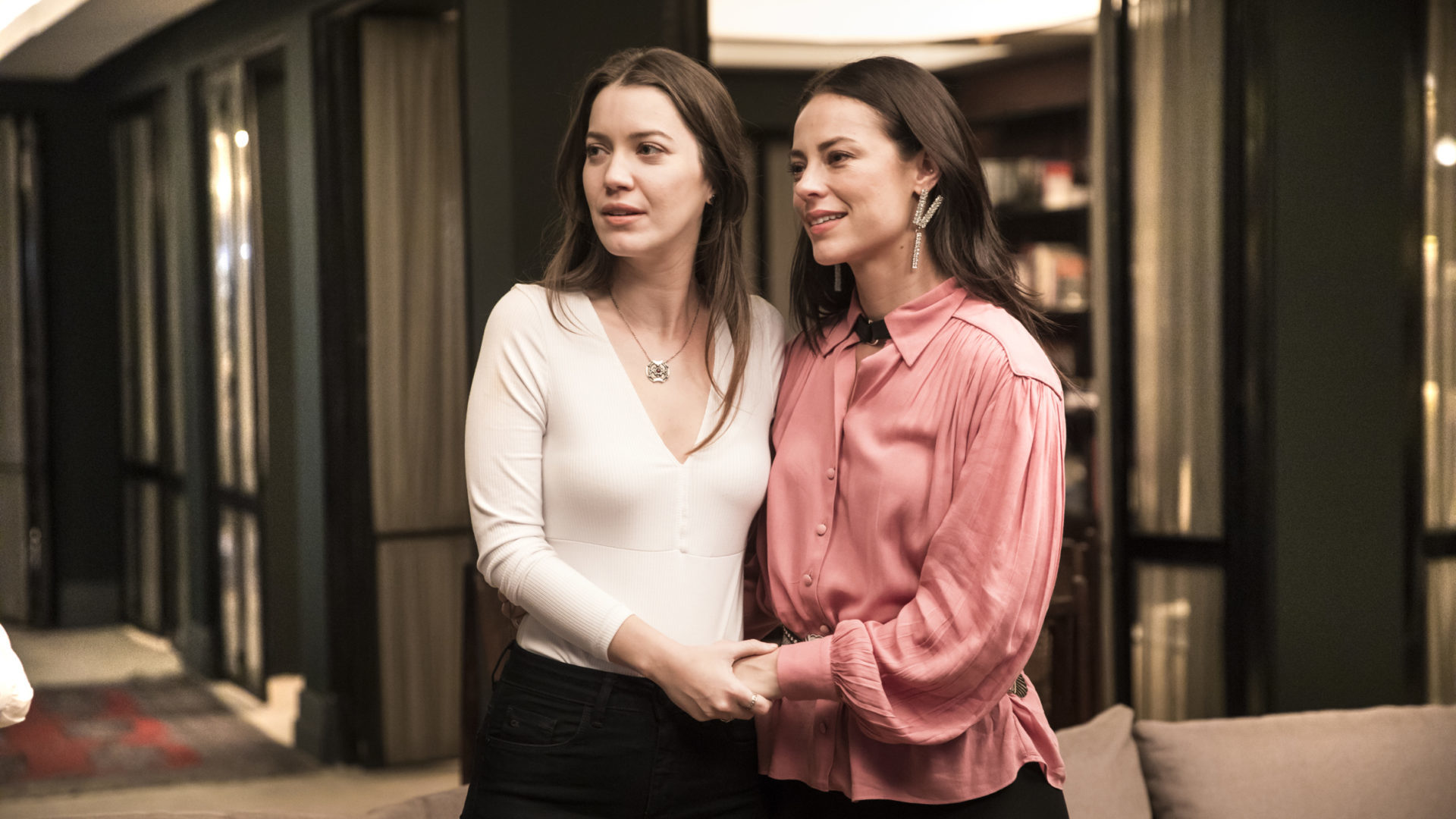Fabiana (Nathalia Dill) e Virgínia (Paolla Oliveira) em A Dona do Pedaço