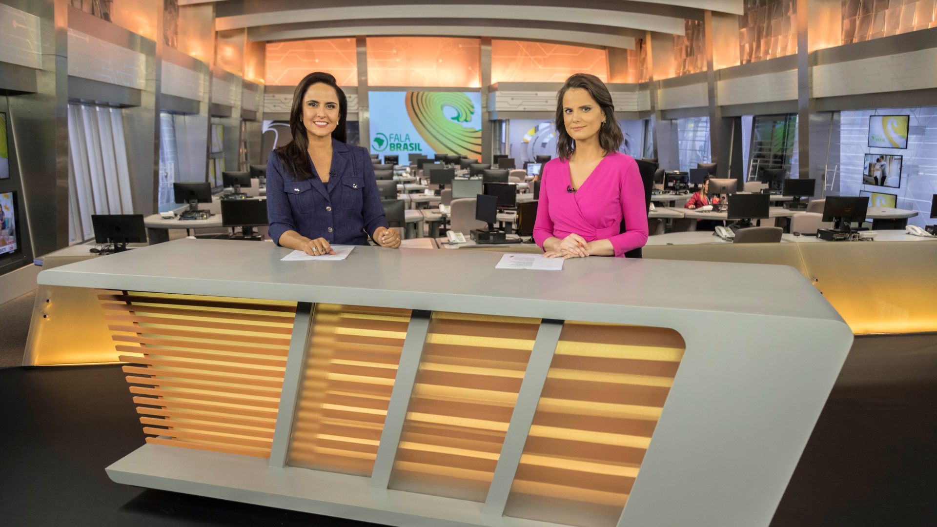 Carla Cecato e Roberta Piza na bancada do Fala Brasil