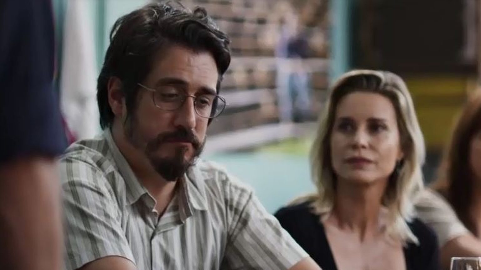 Faruq (Eduardo Mossri) e Letícia (Paula Burlamaqui), de Órfãos da Terra