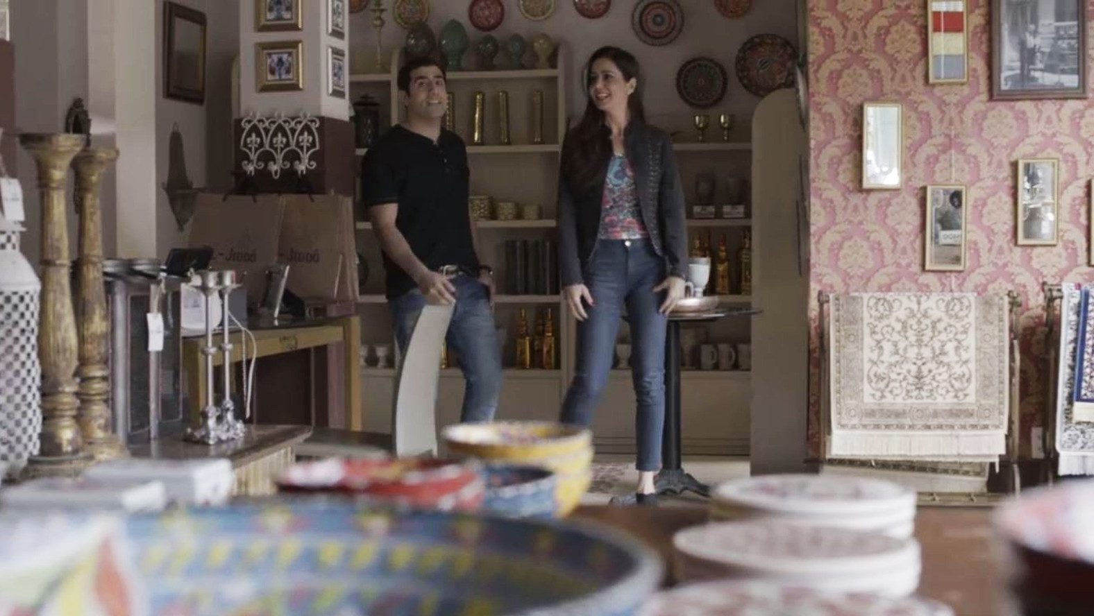 Fauze (Kaysar Dadour) e Santinha (Cristiane Amorim), de Órfãos da Terra