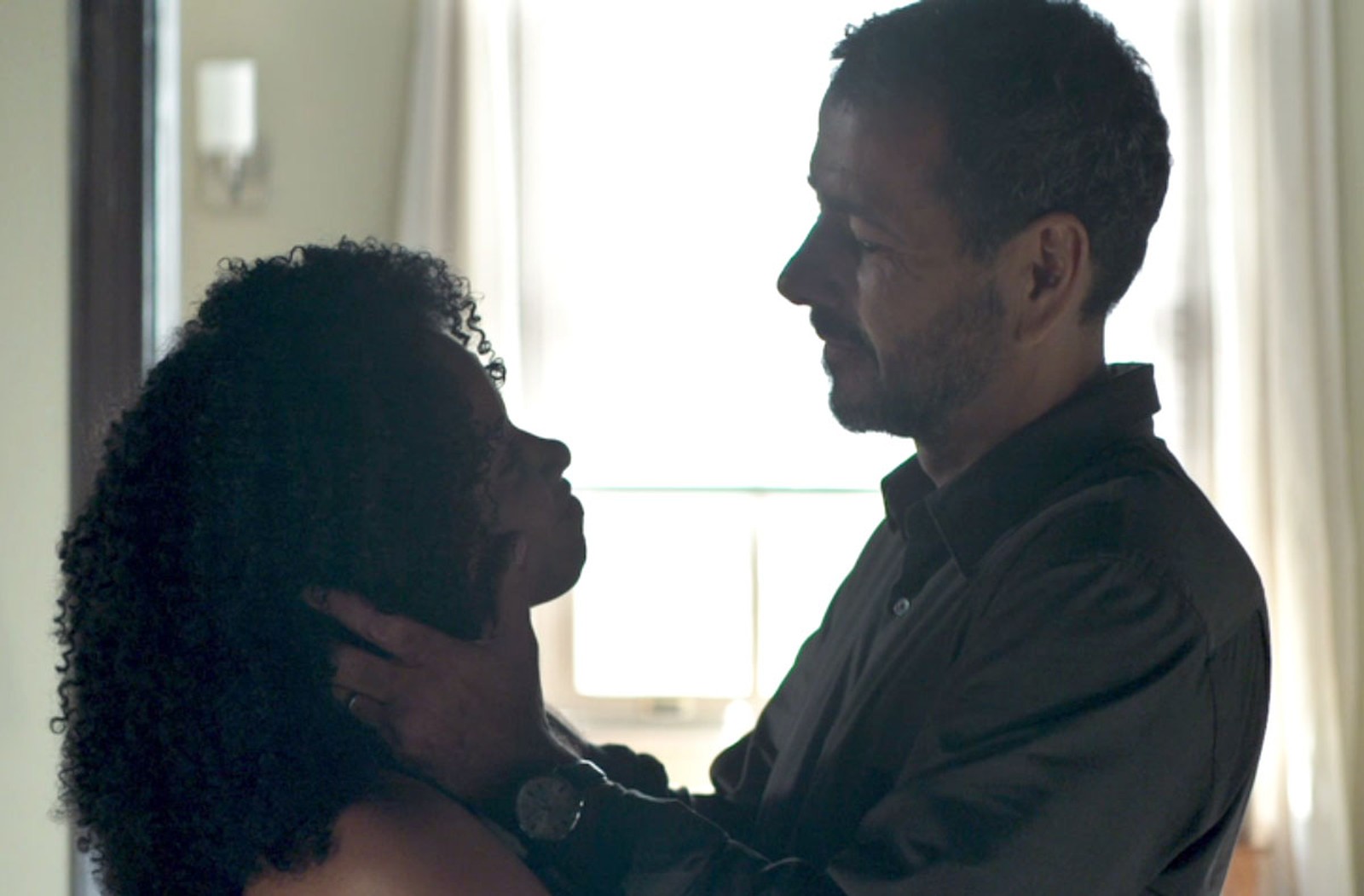 Gilda (Heloísa Jorge) e Amadeu (Marcos Palmeira) em A Dona do Pedaço