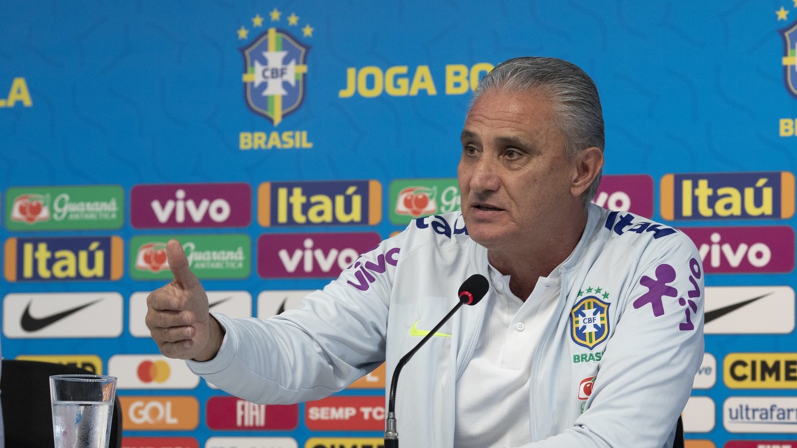 Tite, técnico da seleção brasileira, durante entrevista na Granja Comary
