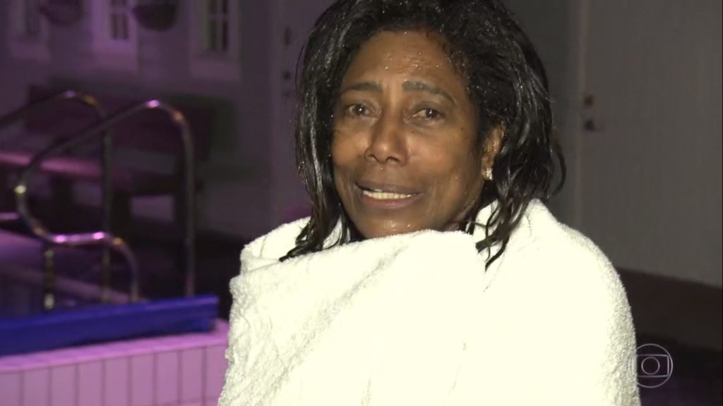 Gloria Maria entrou em piscina gelada na Noruega em reportagem do Globo Repórter