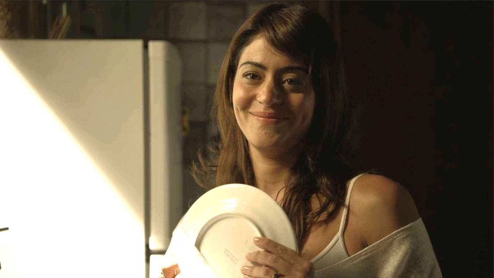Helena (Carol Castro) em Órfãos da Terra