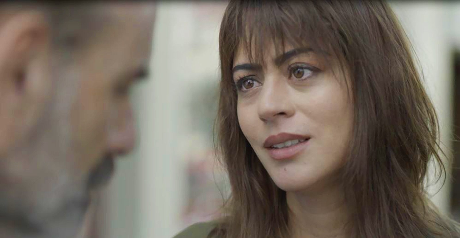 Helena (Carol Castro) em Órfãos da Terra