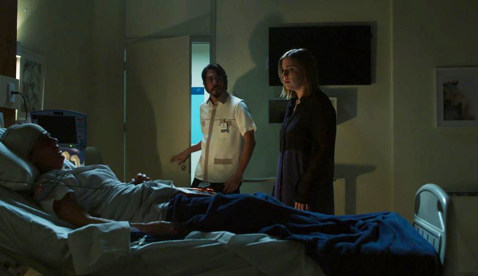 Helena (Carol Castro), Faruq (Eduardo Mossri) e Basma/Dalila (Alice Wegman), de Órfãos da Terra
