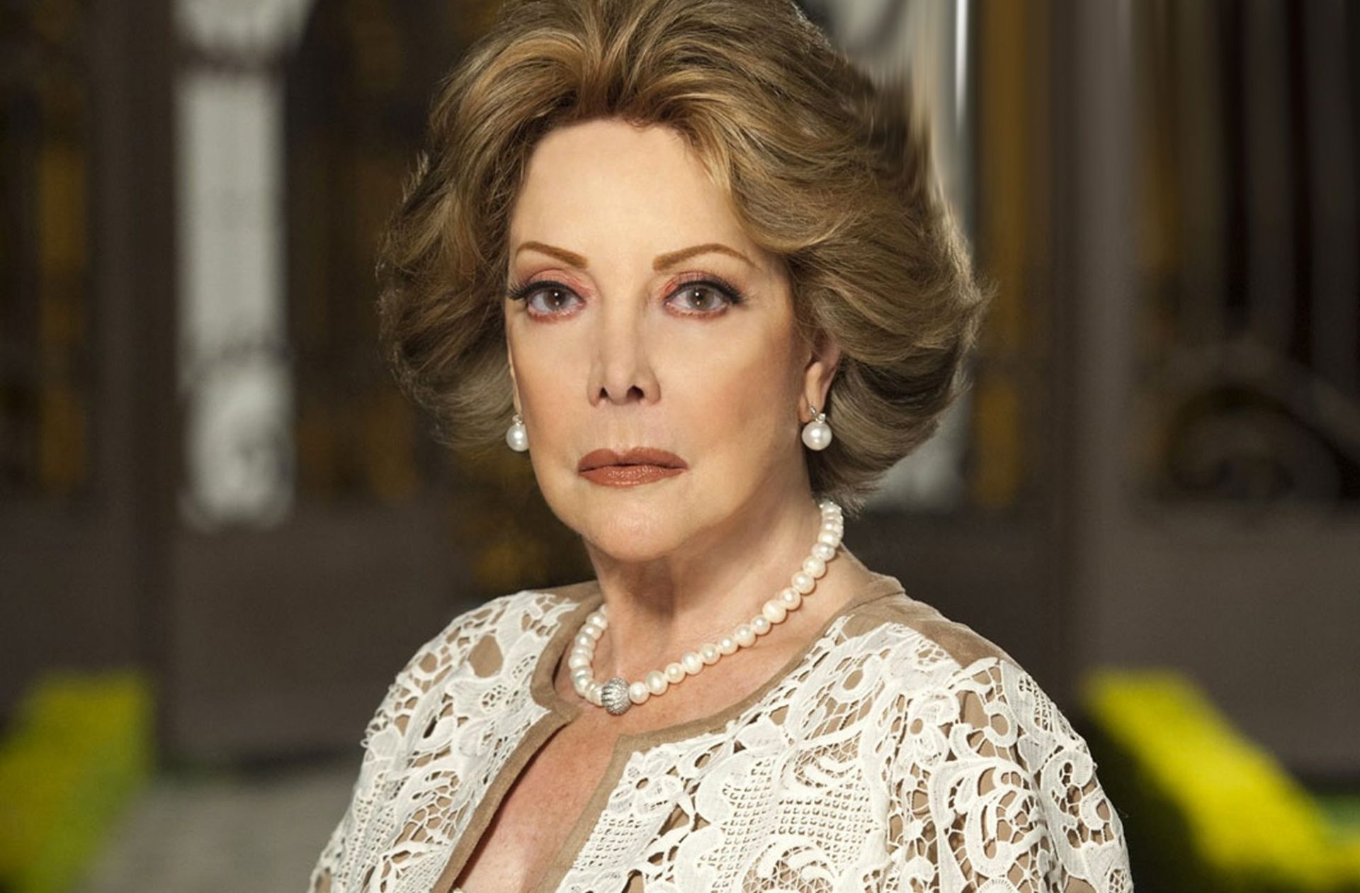 Jacqueline Andere vive Leonor Montesinos em A Dona (Divulgação / Televisa)