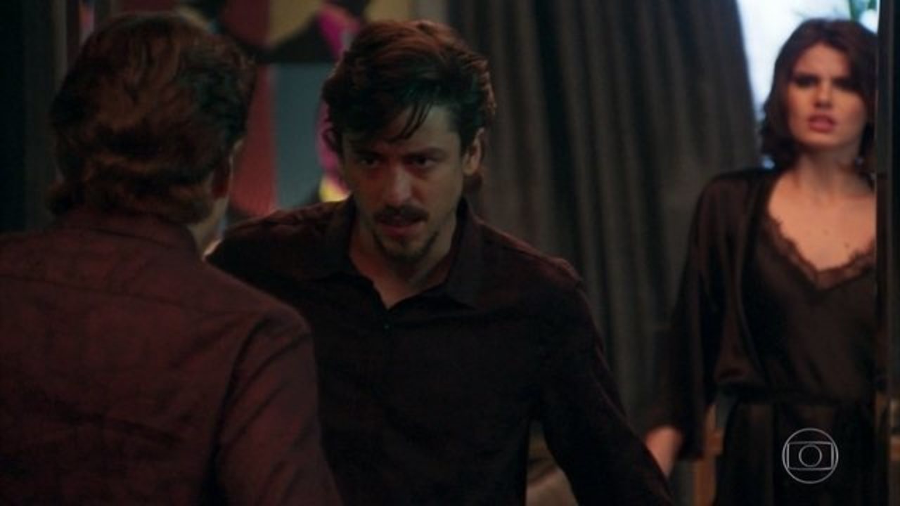 Jerônimo (Jesuíta Barbosa) e Vanessa (Camila Queiroz) em Verão 90 (Reprodução)