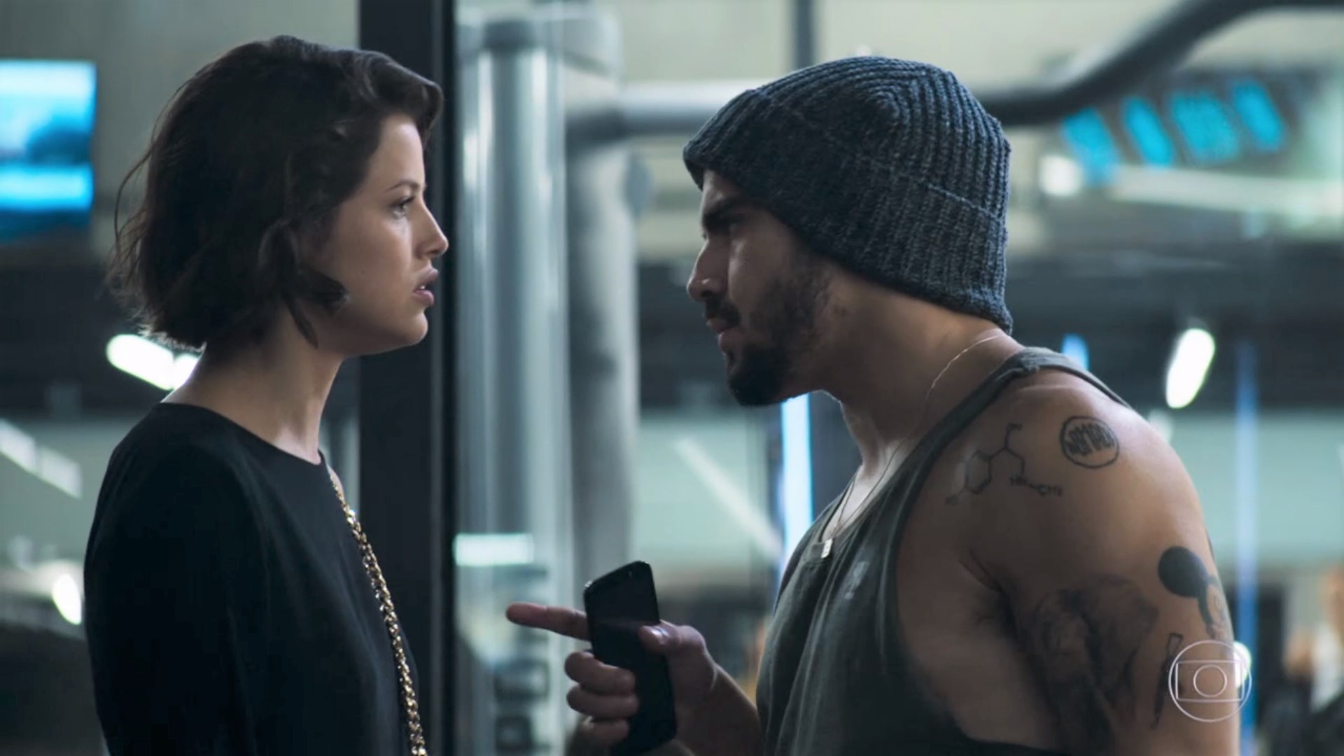 Josiane (Agatha Moreira) e Rock (Caio Castro) em A Dona do Pedaço