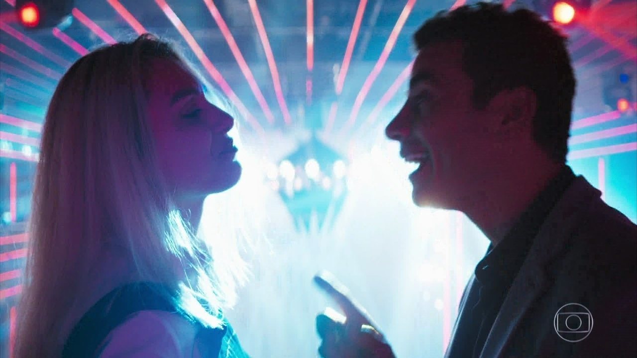 Kim (Monica Iozzi) e Márcio (Anderson Di Rizzi) em A Dona do Pedaço