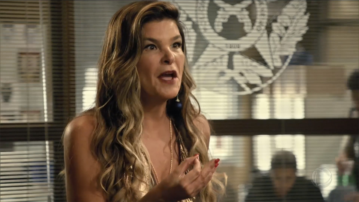 Lara (Cristiana Oliveira) em Topíssima