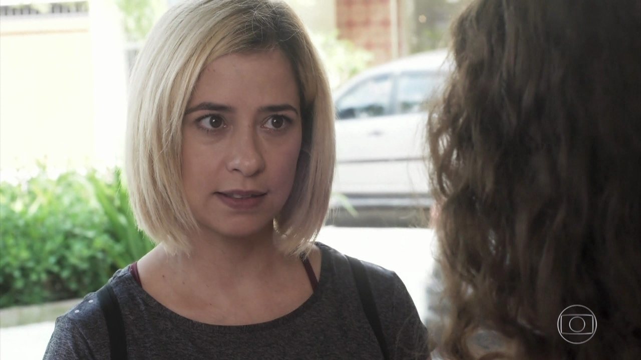 Lígia (Paloma Duarte) e Rita (Alanis Guillen) em Malhação