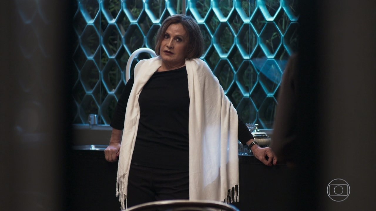 Linda (Rosamaria Murtinho) em A Dona do Pedaço