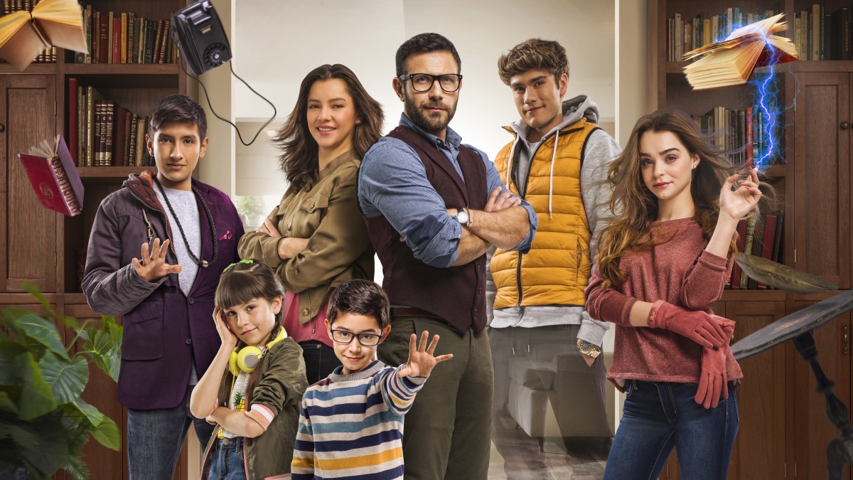 Elenco principal da novela mexicana Los Elegidos (Divulgação / Televisa)