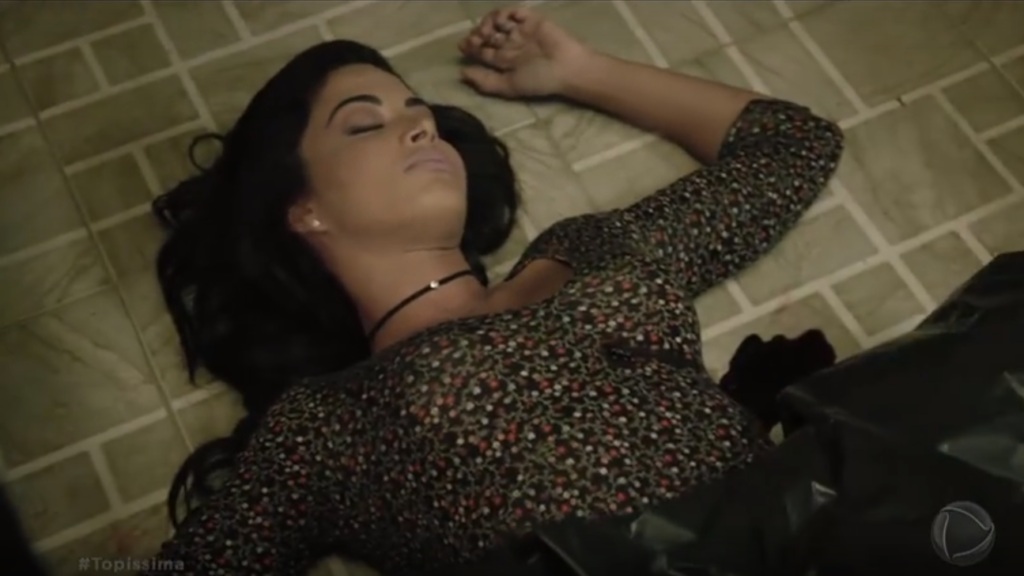Luciana (Aline Riscado) morre ao ser baleada no peito em Topíssima